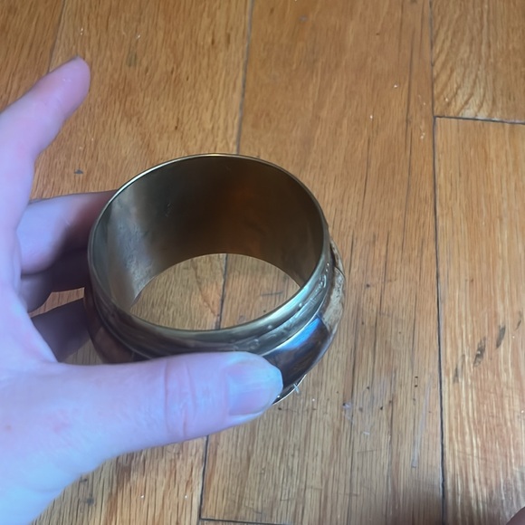 Large cuff - Picture 2 of 2